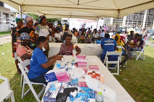The health officials attending to the public at vaccination campaign fun fair. Photo. Vincent Dzatse
