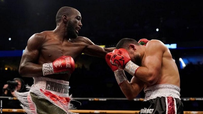 • Terence Crawford (left) sent David Avanesyan to the canvas in the sixth round