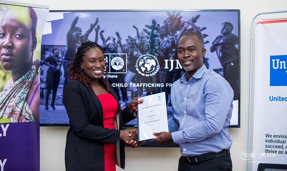• Ms Budu exchanging the signed document with Mr Kissiedu-Addi