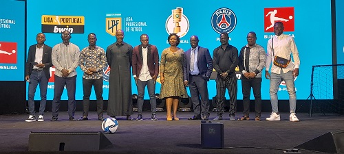 • The retired players with SWAG President, Kwabena Yeboah and Mrs Adelaide Abbiw- Williams (fourth and fifth respectively