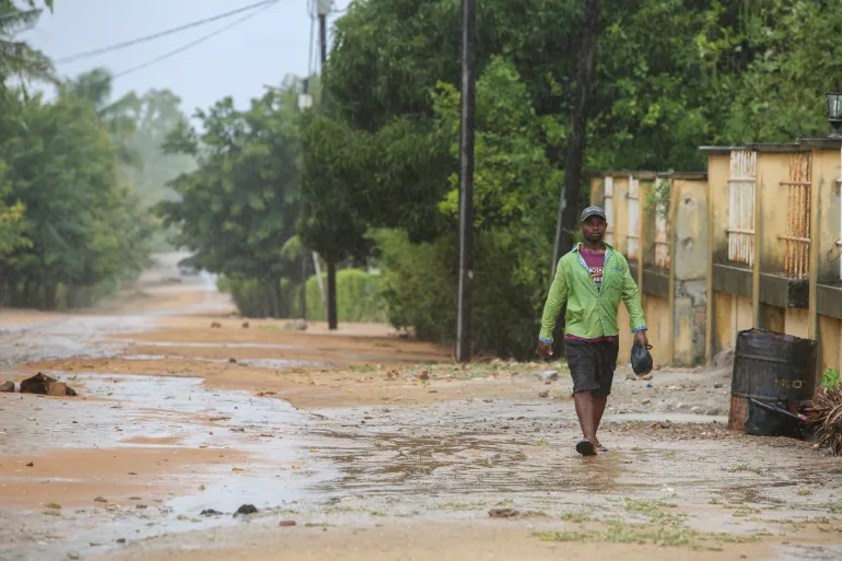 Mozambicans seek shelter ...as storm Freddy makes landfall