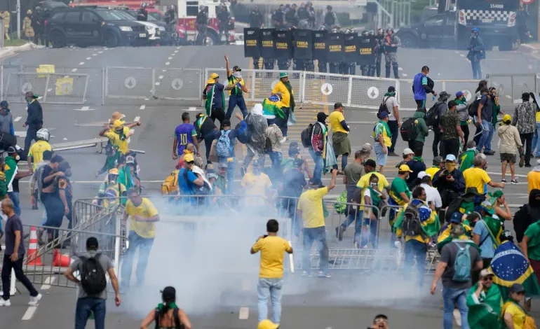Protesters, supporters of former President, Jair Bolsonaro, clash with police during a protest outside the Planalto palace building in Brasilia, Brazil, on Sunday, January 8, 2023