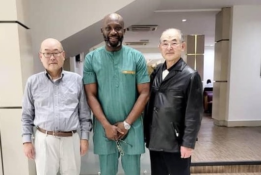 • Mr Afriyie (middle) with Researcher Umeda (right) and Professor Ohta during the arrival in Ghana
