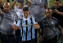 • Suarez - Gremio striker