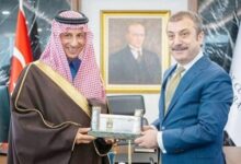 • Ahmed Al-Khateeb (left) presenting the amount to Mr Kavcioglu