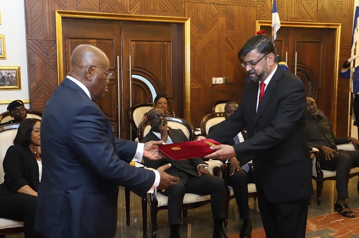 President receives credential letters of 5 envoys