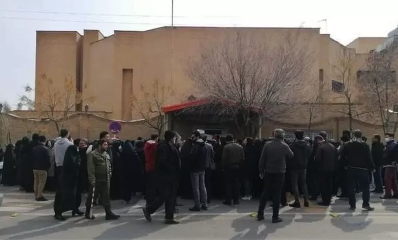 Iran investigating poisoning of 650 schoolgirls