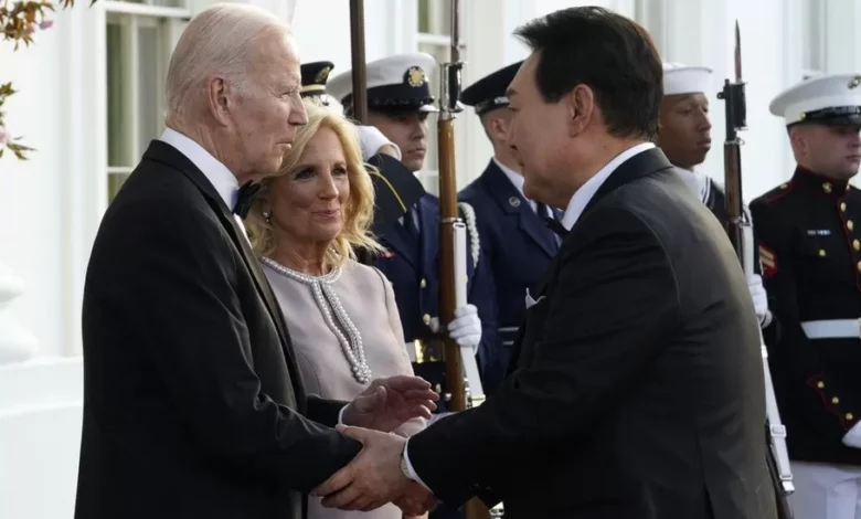 President Biden (left) and President Yeol