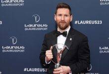 Messi displaying his prize