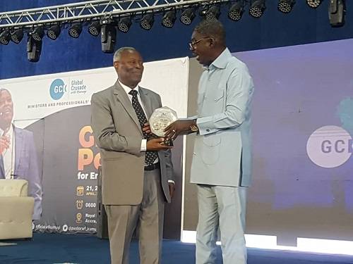 Bishop Charles Abban (right),President of ICA presenting the award to Pastor Dr Kumuyie