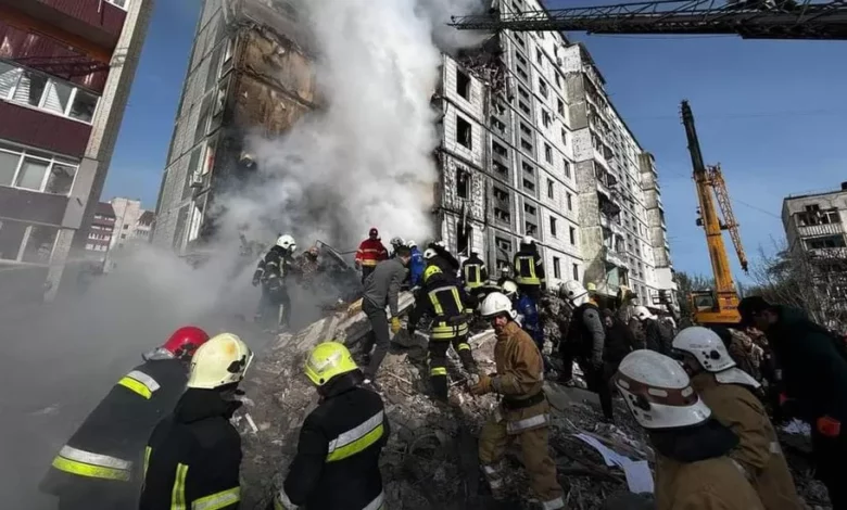 Rescuers in Uman pulled casualties from the rubble
