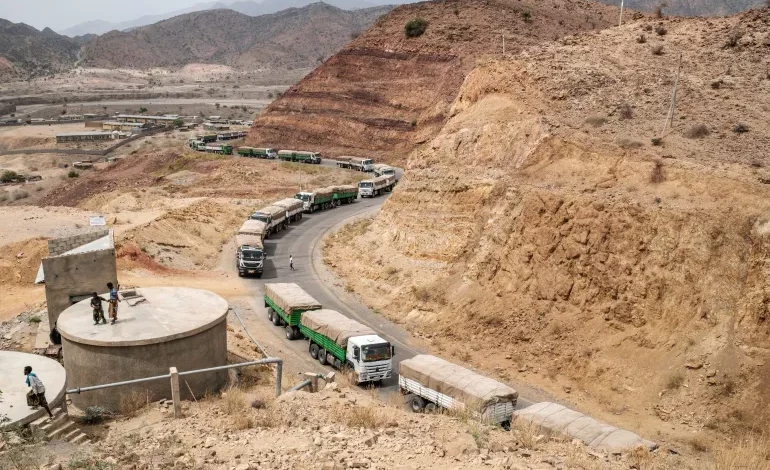 A convoy of trucks from WFP makes its way to Tigray