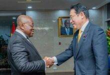 President Akufo-addo in a hnad shake with Mr Kishida