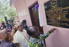 the Igbo King (in white) reading the inscription on the unveiled plaque