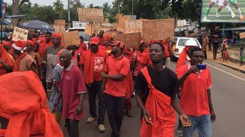 Teshie residents demo against bad road in area - Vimarsana News