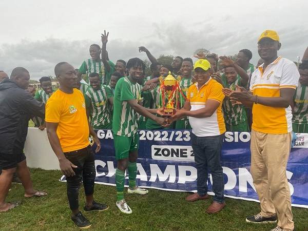 • Mr Aforklenyui (right) presenting the Zone 2 trophy to Danbort’s captain, Mershack Nii Marmah, after the game whilst the team’s coach Daniel Awuni (left) looks on