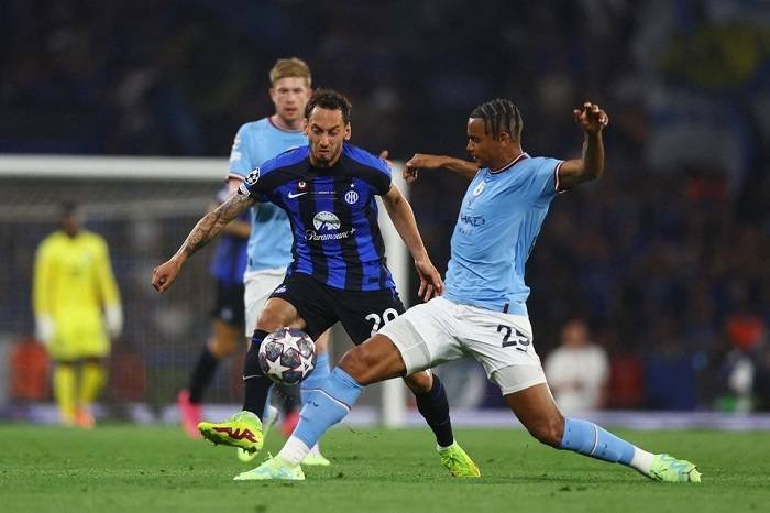 Pane defensiva do Manchester City acirra disputa na Premier League