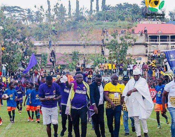 Medeama owner Moses Parker (yellow) joined by management members and technical staff to acknowledge cheers from the fans