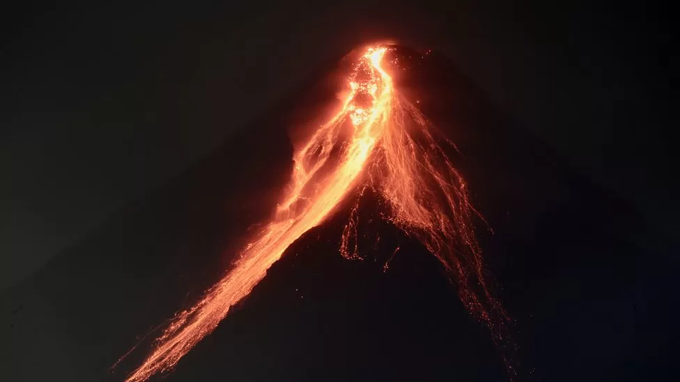 Lava flows from the crater of Mayon volcano.webp