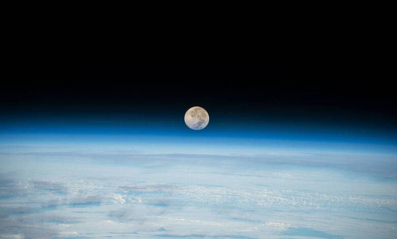 The Full Moon is pictured setting below Earth's horizon from the International Space Station as it orbited 262 miles above the Pacific Ocean. Credits: NASA