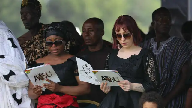 • Atsu's wife Rupio and sister at the funeral