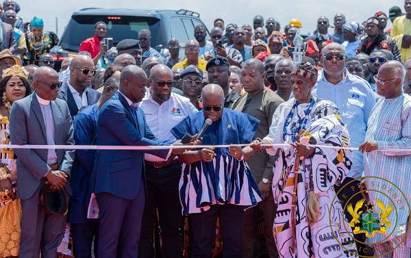 President Akufo -Addo cutting the tape to inaugurate the project