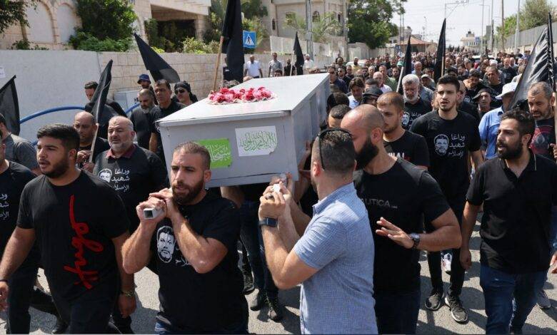 A funeral was held on Wednesday for Abdul Rahman Kashua, a top municipal official who was shot dead in the town of Tira