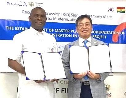 Dr John Ampontuah Kumah and Mr Dong Hyun Lee showing the signed MOU