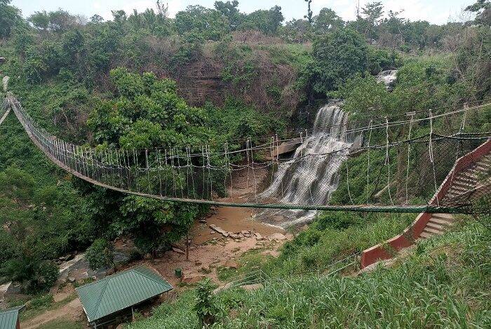 • Kintampo Waterfalls