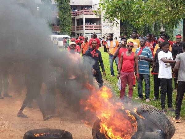 Demonstrators burning tyres at the premises of the Assembly
