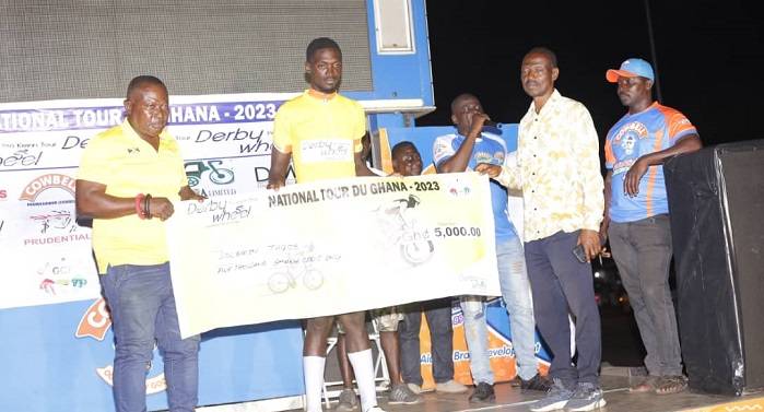 Tagoe (second left) receiving his prize from organisers