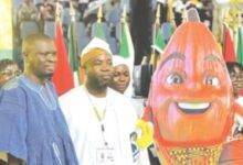 Mustapha Ussif (third left), Samson Deen (in white) and officials by the Games' mascot at the ceremony