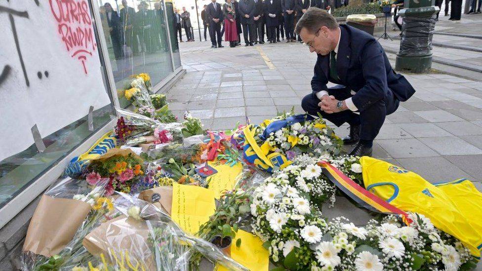• Swedish Prime Minister, Ulf Kristersson, laid flowers in Brussels to commemorate the victims of the attack