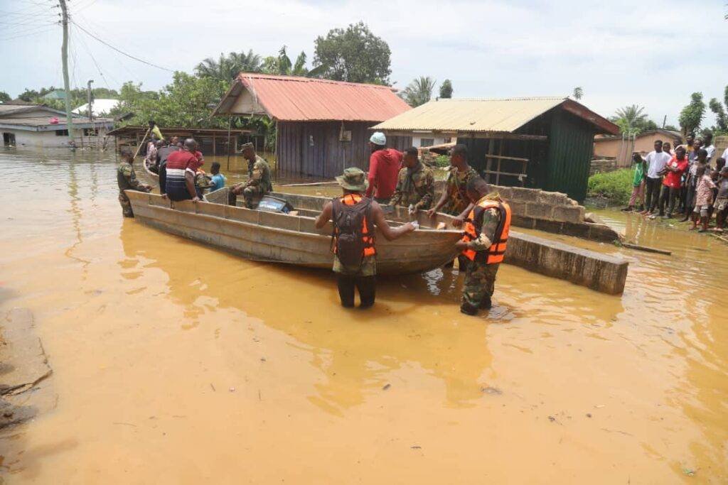 Akosombo spillage: Govt rolls out rescue, restoration plan • To save lives, properties in communities along lower Volta Basin • Armed Forces rescues 1,800 victims
