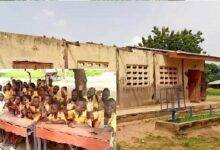 • The ripped off school block. Inset: Some of the pupils studying under trees