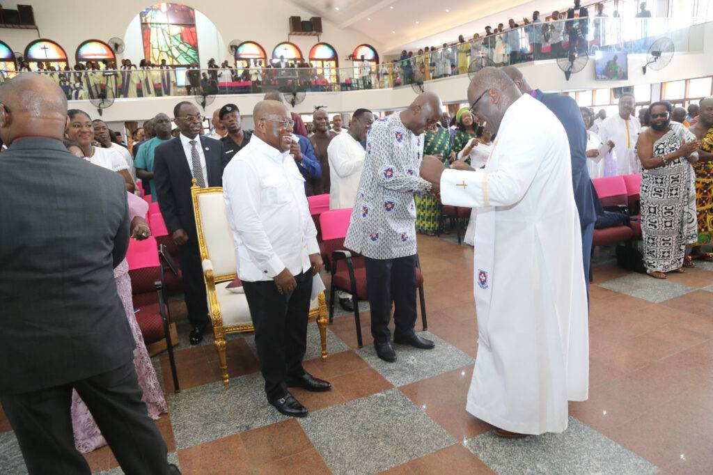 • President Akufo-Addo (middle) dancing
with Rt Rev. Professor Mante (right) and
others during the valedictory service
