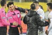 Faruk Koca partily covered punches referee Halil Umut Meler