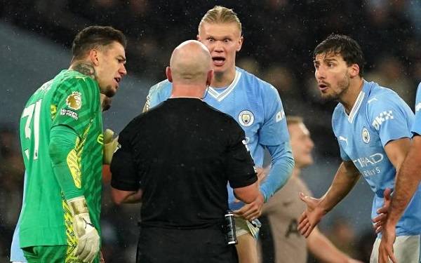 • Haaland leads a furious City protest against Ref. Hooper