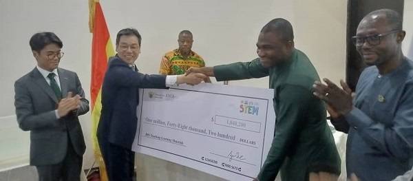 • Mr Donghyun Lee ( second from left) making the presentation to Dr Eric Nkansah
