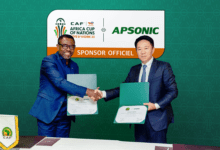 • Mr. Véron Mosengo Omba, CAF General Secretary (left) and Mr. Zhang Lian, President of Sincerity Group exchanging the partnership agreement