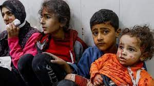 • Young children taking shelter inside Nasser hospital in Khan Younis