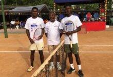 Yakubu Lea (left) and Tracy Ampah (right) with an Umpire before the match