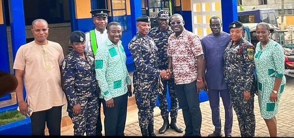 • ASP Peter Gyabaa thanking Mr Gyebi (fourth from right) after handing over the renovated facility. With them are other officers and officials of the bank