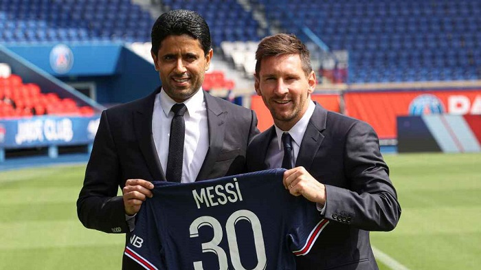 • Nasser Al-Khelaifi pose with Lionel Messi
