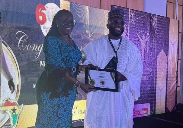 Alhaji Osman receiving a certificate of honor from Mrs Usula Owusu Ekumfi, Minister of Communications and Digitalization