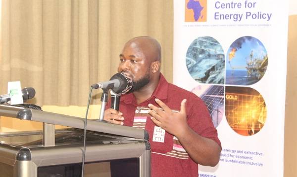 • Mr Kodzo Yaotse (inset) Policy Lead, ACEP, making a presentation at the programme Photo: Ebo Gorman
