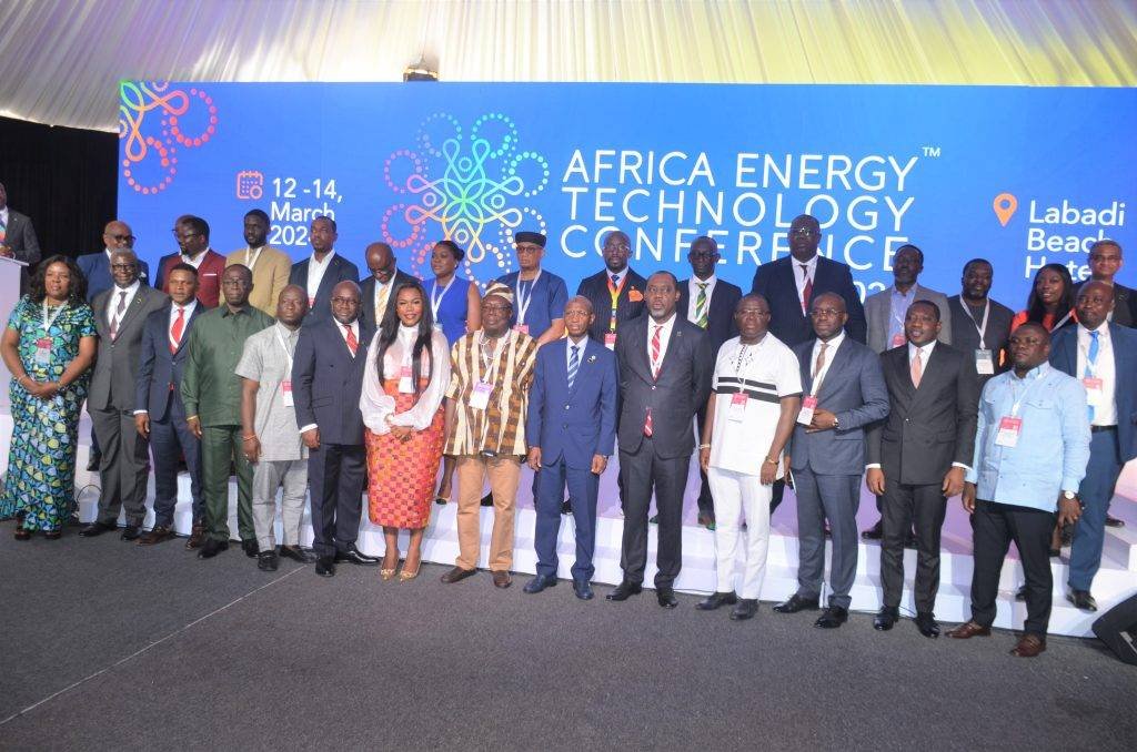 • Dr Afriyie (in smock) with Dr Matthew Opoku Prempeh (fifth from right) and
other dignitaries after the event Photo: Godwin Ofosu-Acheampong