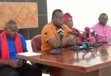 -Mr Agbe-Carbonu (second from left) addressing the press, with leadership of the unions