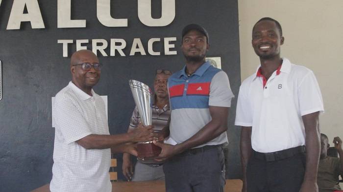 Nana Owusu Afari (left) presenting the trophy to Manasseh, Looking on is Eric Henaku of the PGA