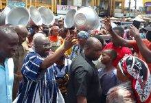 Dr Bawumia (middle) responding to cheers on arrival at the Madina market